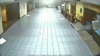 Watch TSA agents flee seconds before tornado hits St. Louis airport
